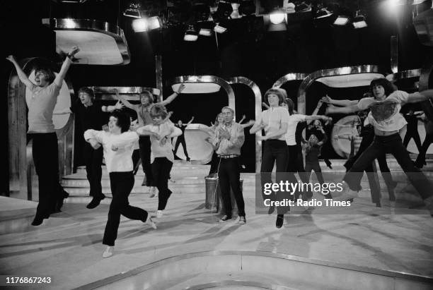 70s Tv Show Set Photos And Premium High Res Pictures Getty Images 70s-tv-show-set-photos-and-premium-high-res-pictures-getty-images