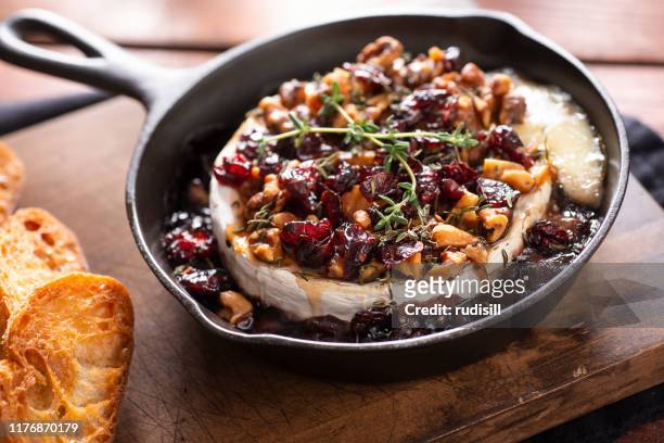 baked brie - baked brie stock pictures, royalty-free photos & images