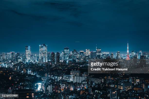 tokyo skyline at night - city nuit photos et images de collection