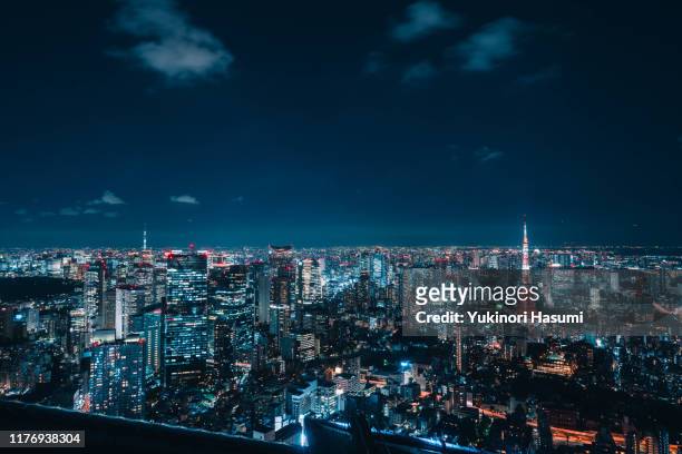 tokyo skyline at night - tokyo skyline stock-fotos und bilder