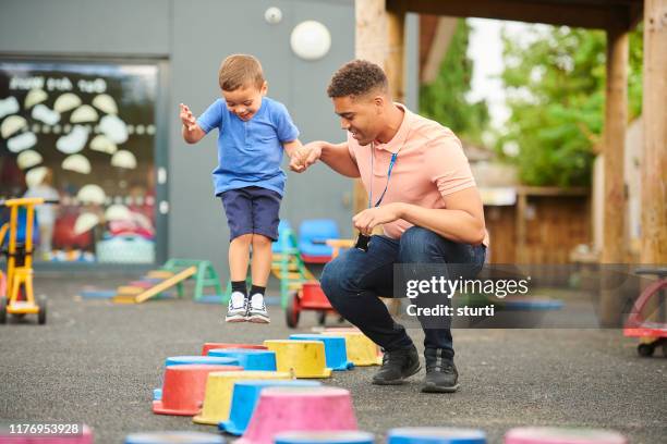 pre-school stepping stones - teacher pre school imagens e fotografias de stock