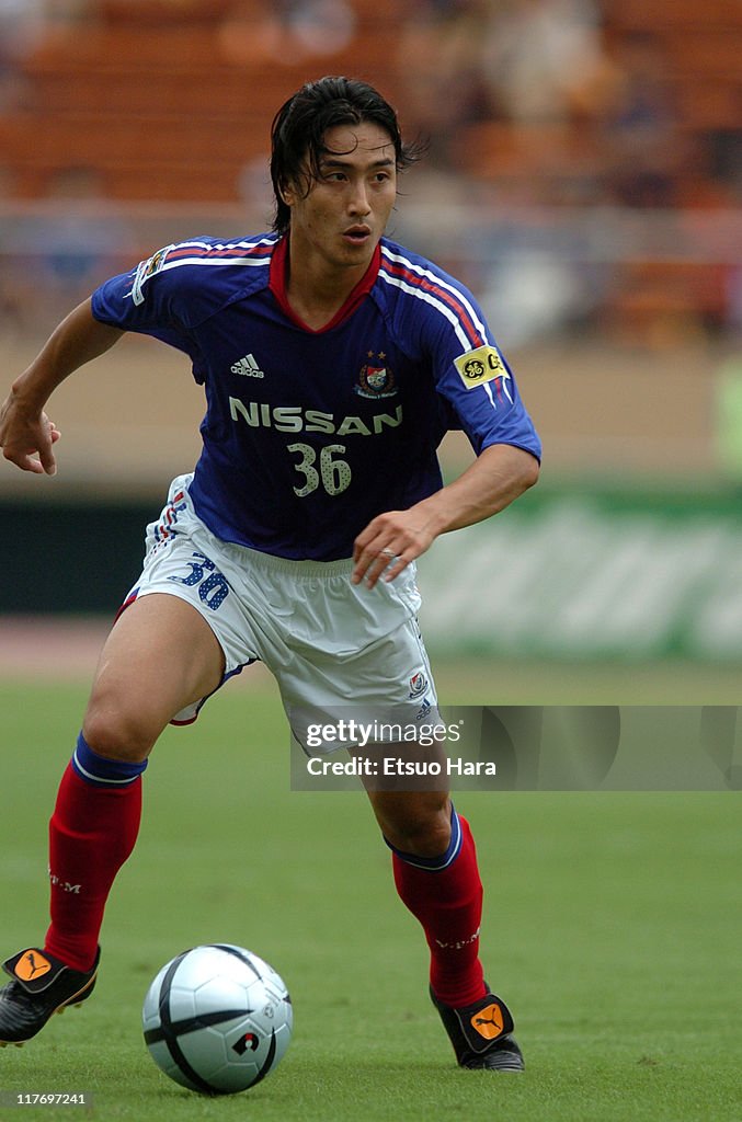 Yokohama F. Marinos v Vissel Kobe - J.League 2004