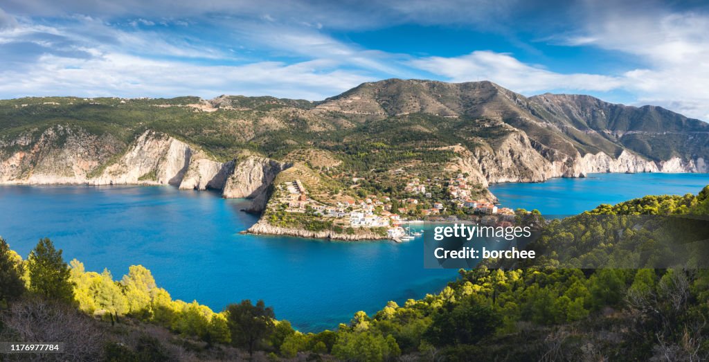 Assos Village i Kefalonia, Grekland