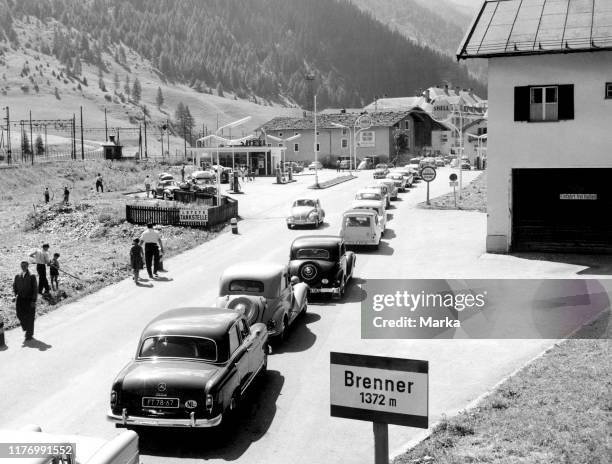 Traffic at the brennero barrier. 1968.