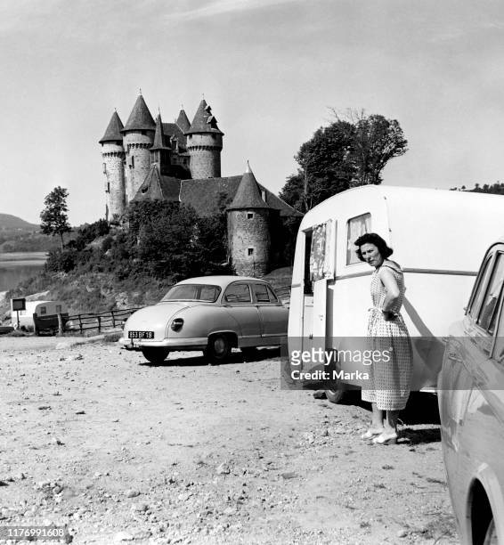 Roulotte near val castle. 1959.
