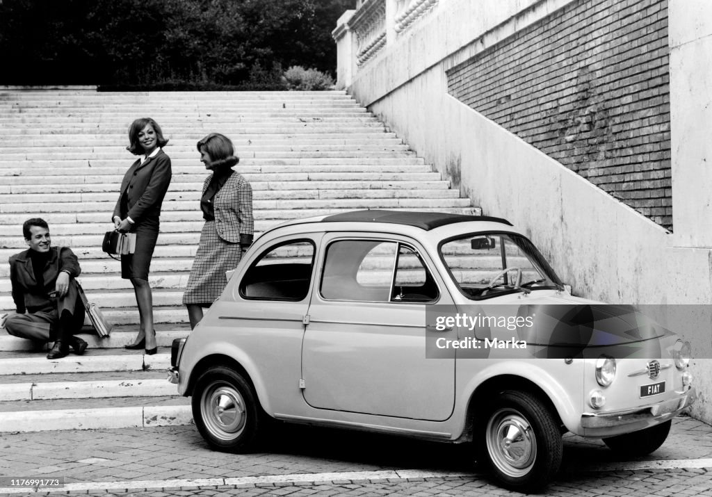 Students and fiat 500. 1964