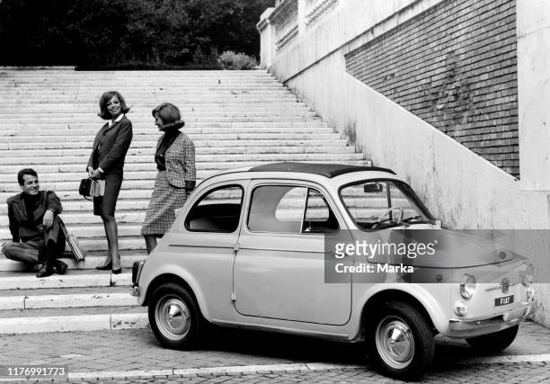 Students and fiat 500. 1964.