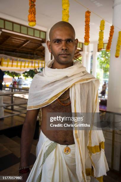 puja prayer offering for sree narayana guru at the sivagiri mutt - sivagiri stockfoto's en -beelden