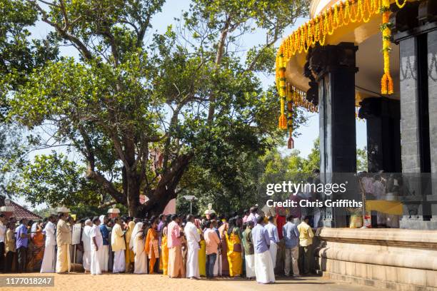 puja prayer offering for sree narayana guru at the sivagiri mutt - sivagiri stockfoto's en -beelden