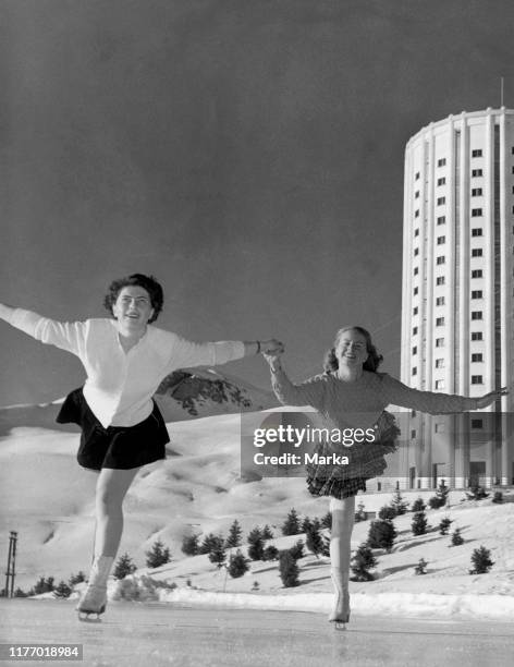 14,218 Vintage Ice Skating Stock Photos, High-Res Pictures, and Images ...