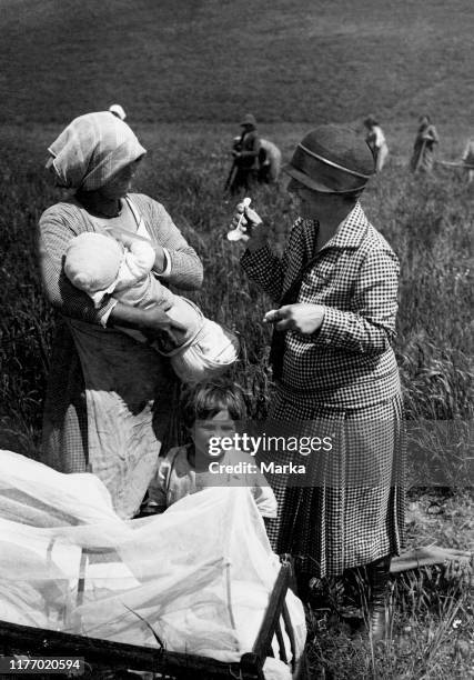 Italy. Fight against malaria. Kinin administering. July 1926.