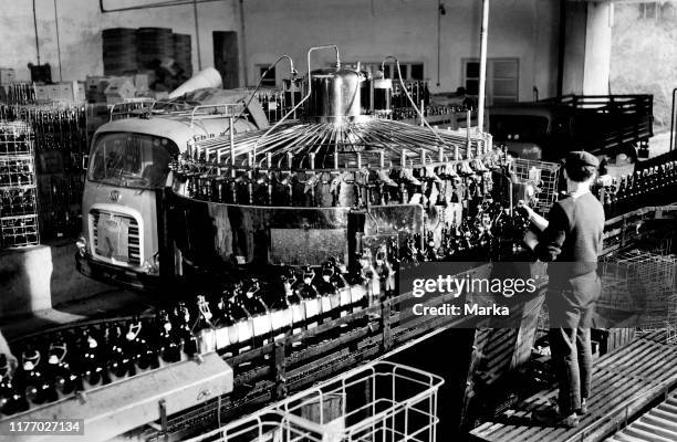 Wine bottling. Italy 1961.