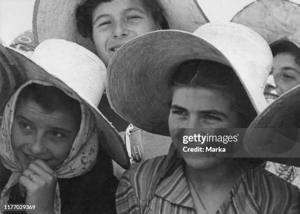 Italian Rice Workers 296 Italy Portraits 1952 Stock Photos, High-Res Pictures, and Images ...