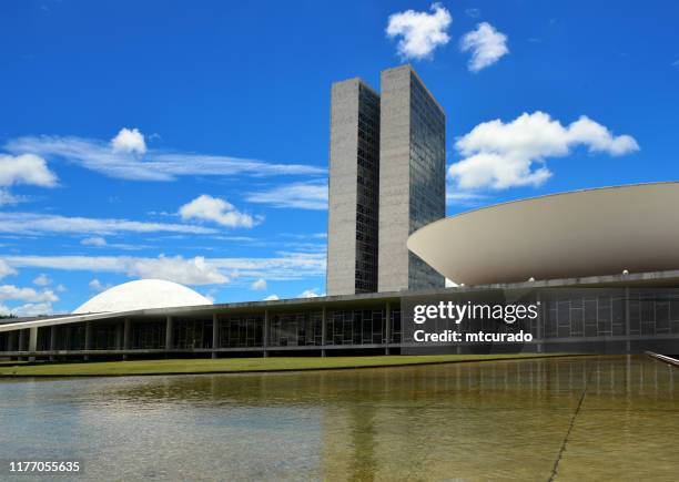 brasilianisches nationalkongressgebäude, brasilia, brasilien - brasília stock-fotos und bilder