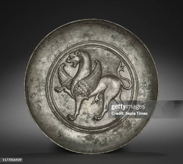Plate with Winged Griffin, 500s-600s. Soghdia, Hephtalite Period, 6th-7th Century. Silver; diameter: 4 x 32 cm .