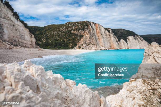 playa rremote en grecia - kefalonia fotografías e imágenes de stock