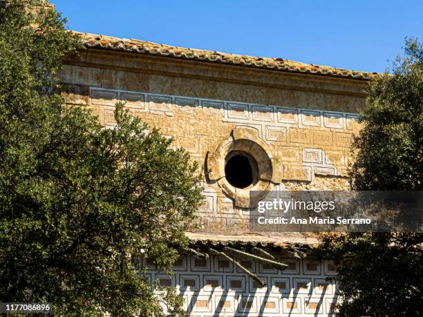 abandoned historical place. ruins of the hermitage of santiago, in the campo del hospicio, in salamanca, spain - direkt stock-fotos und bilder