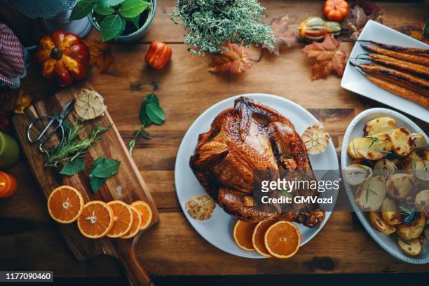 preparing stuffed turkey for holidays in domestic kitchen - stuffing imagens e fotografias de stock