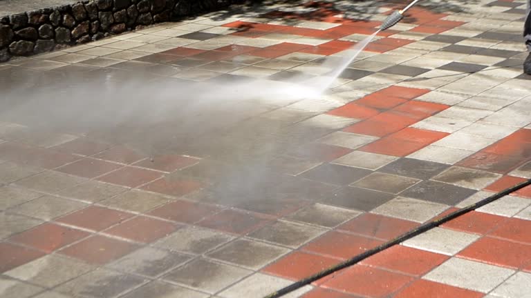 https://media.gettyimages.com/id/1177092403/video/man-worker-cleaning-city-dirty-streets-with-high-pressure-and-temperature.jpg?b=1&s=640x640&k=20&c=raeSHyxct0dxNhLkcREpJoJQ7uo2x08AF2GKNaRz-nE=