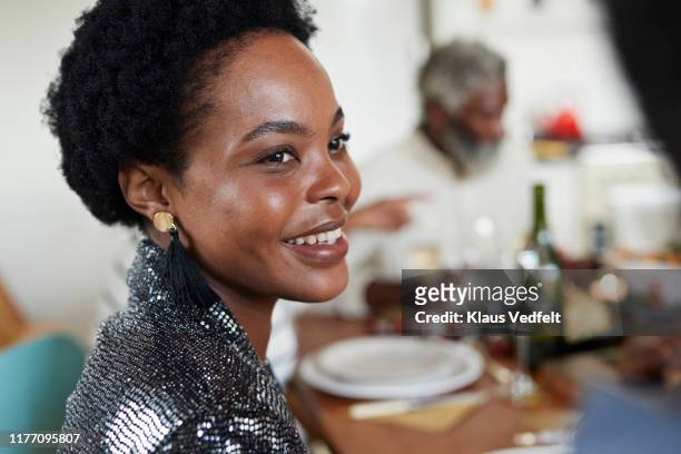 close-up of smiling woman sitting at dining table - oorbellen stockfoto's en -beelden