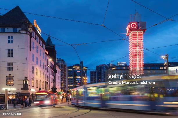 jernbanetorget in oslo in the evening - oslo people stock pictures, royalty-free photos & images
