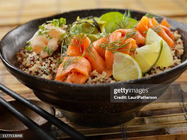 gerookte zalm boeddha bowl - buddha bowl stockfoto's en -beelden