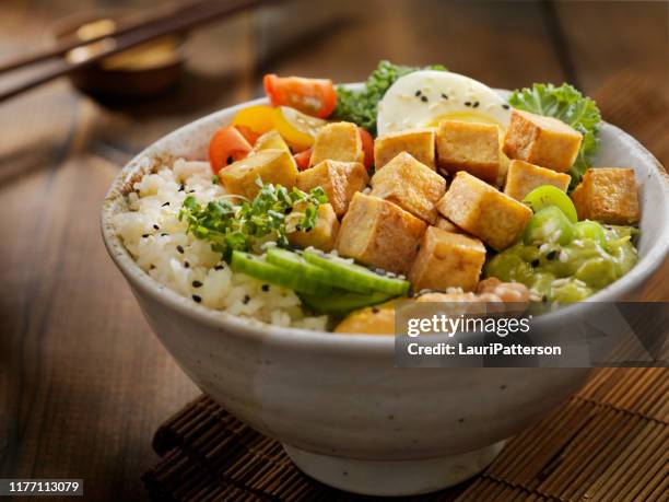 grilled tofu buddha bowl - proteína imagens e fotografias de stock