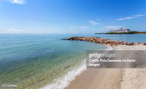 idyllic white sand beach in the caribbean sea in a sunny day, belize. - harvest caye stock pictures, royalty-free photos & images