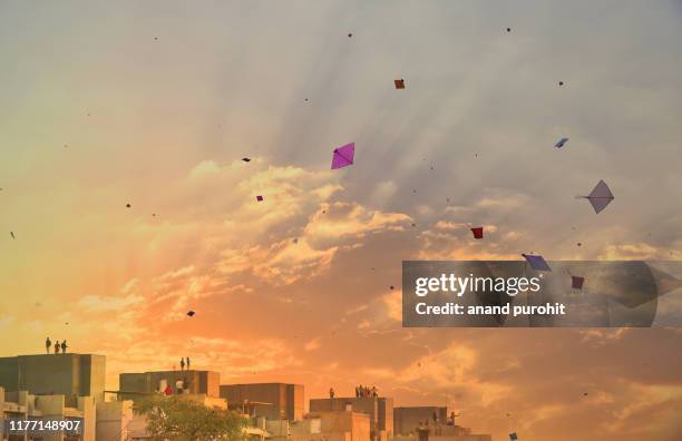 sky full of kites - ahmedabad imagens e fotografias de stock