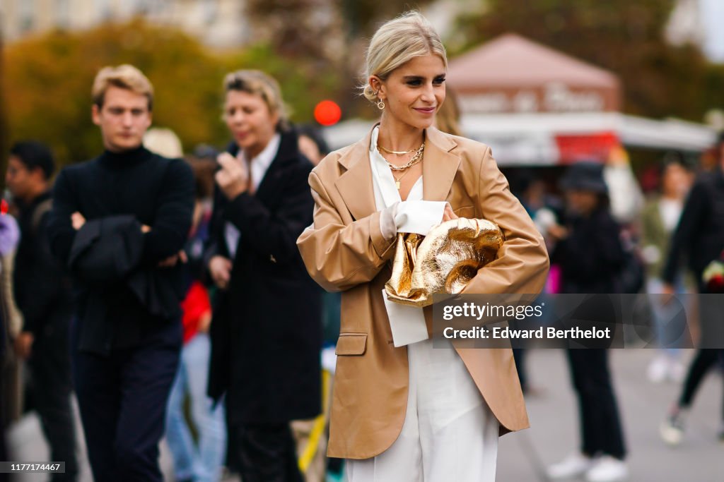 Street Style : Paris Fashion Week - Womenswear Spring Summer 2020