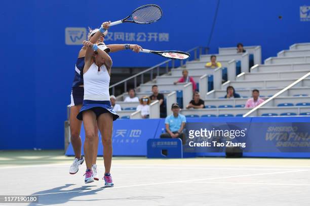 Nicoloe Melichar of USA and her partner Kveta Peschke of Czech Republic react during the match against Zhaoxuan Yang of China and Makoto Ninomiya of...