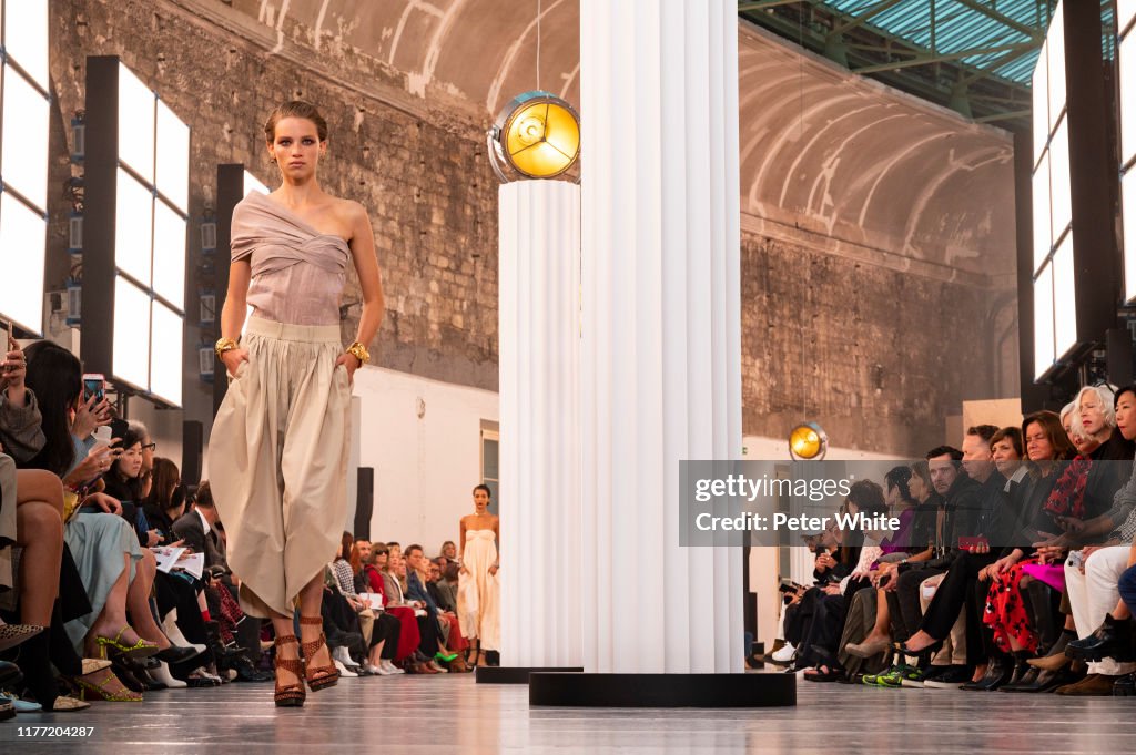 Chloe : Runway - Paris Fashion Week - Womenswear Spring Summer 2020