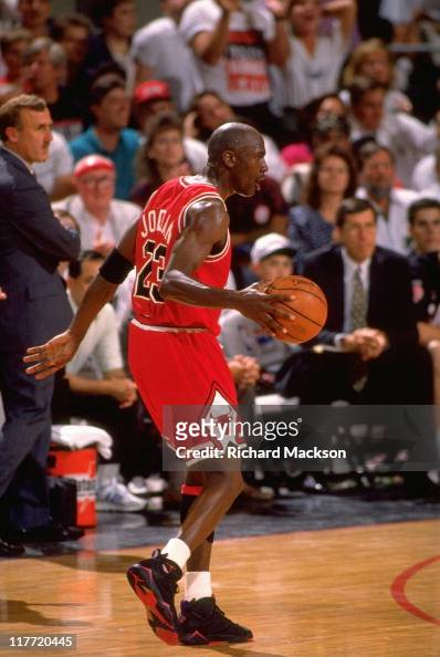 122 Michael Jordan 1992 Nba Finals Stock Photos, High-Res Pictures, and  Images - Getty Images