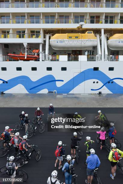 Bike excursion, cruise ship 'Aidasol', Pier, Funchal, Madeira, Portugal, Fahrradausflug, Kreuzfahrtschiff «Aidasol«, Schiffsanleger.