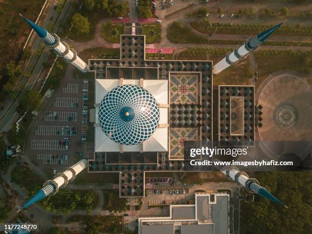 aerial view - sultan salahuddin abdul aziz shah mosque, malaysia - shah alam stock pictures, royalty-free photos & images