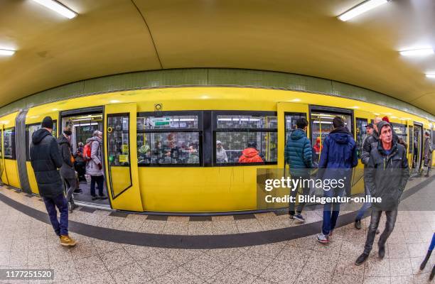 Underground, U9, station Kurfurstendamm, Charlottenburg, Berlin, Germany, U-Bahn, Station Kurfurstendamm, Deutschland.