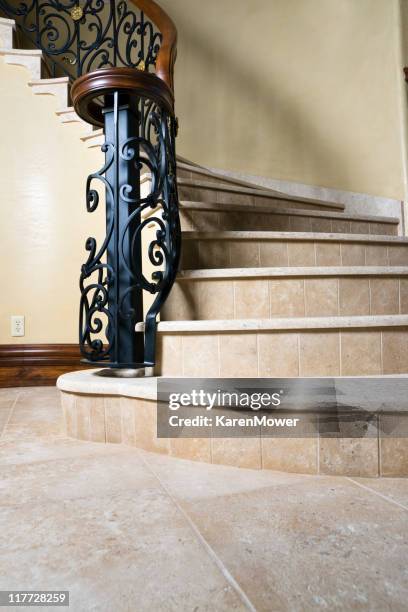 limestone stairs - kalksteen stockfoto's en -beelden