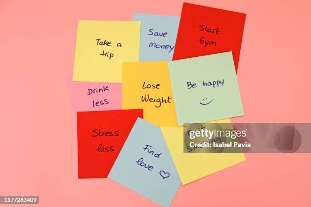 new year's resolutions on sticky notes - new year resolution stock-fotos und bilder