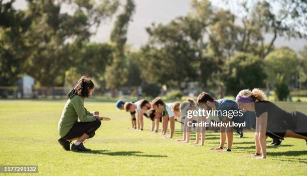 just last few secs - personal training outdoors stock pictures, royalty-free photos & images
