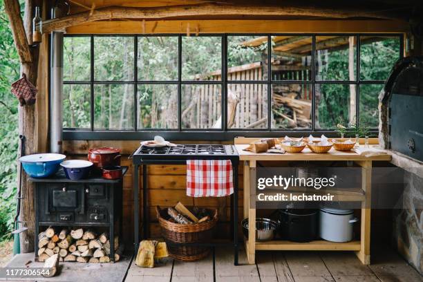 lantlig stil utomhus kök - rustic bildbanksfoton och bilder