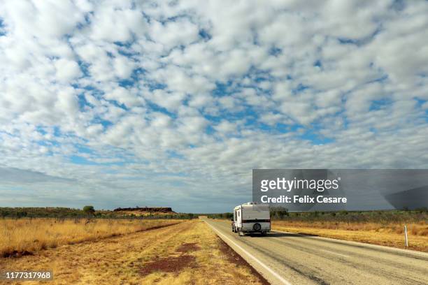 traveling around the australian outback roads - camping australia stock-fotos und bilder