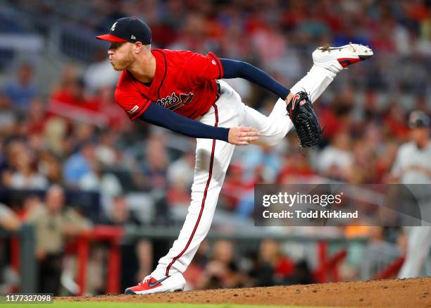 Mike Foltynewicz of the Atlanta Braves pitches in the fourth inning of an MLB game against the San Francisco Giants at SunTrust Park on September 20,...