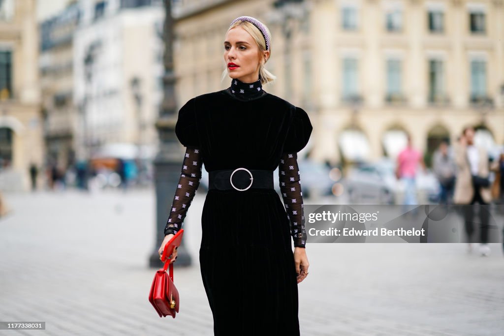 Street Style : Paris Fashion Week - Womenswear Spring Summer 2020