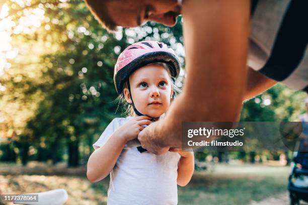 c'est mon héros - cycling helmet photos et images de collection