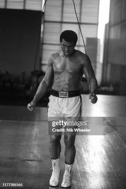 Muhammad Ali Ropes 323 Muhammad Ali Manila Stock Photos, High-Res Pictures, and Images ...