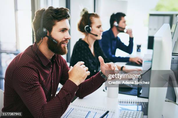 ik vind die informatie voor u snel - telefoonberoep stockfoto's en -beelden