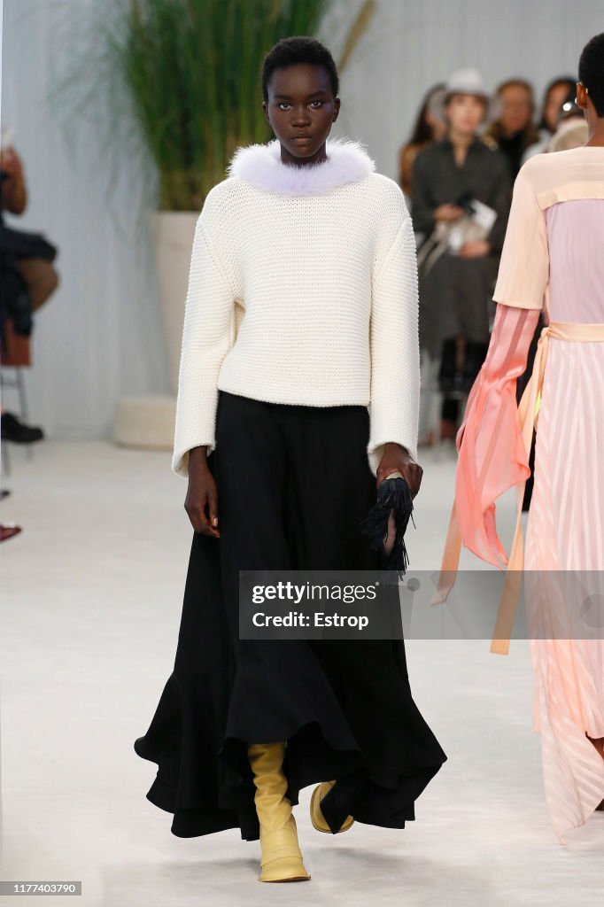 Loewe : Runway - Paris Fashion Week - Womenswear Spring Summer 2020