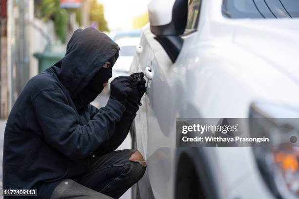 car theft : outlaws attacked stealing white cars using skeleton. key is a tamper tool. car 2017 - roubando crime - fotografias e filmes do acervo