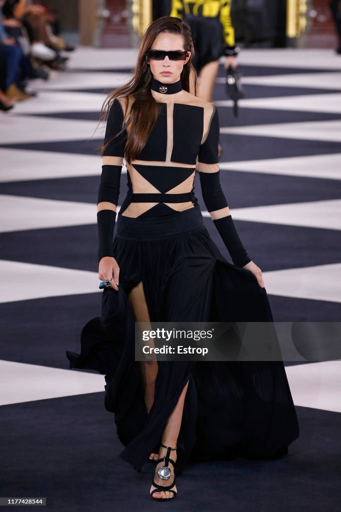 Balmain : Runway - Paris Fashion Week - Womenswear Spring Summer 2020