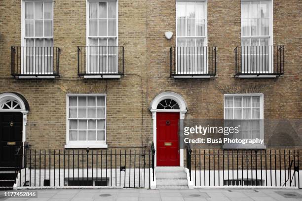 brick rowhouses in london, england - apartment front door foto e immagini stock